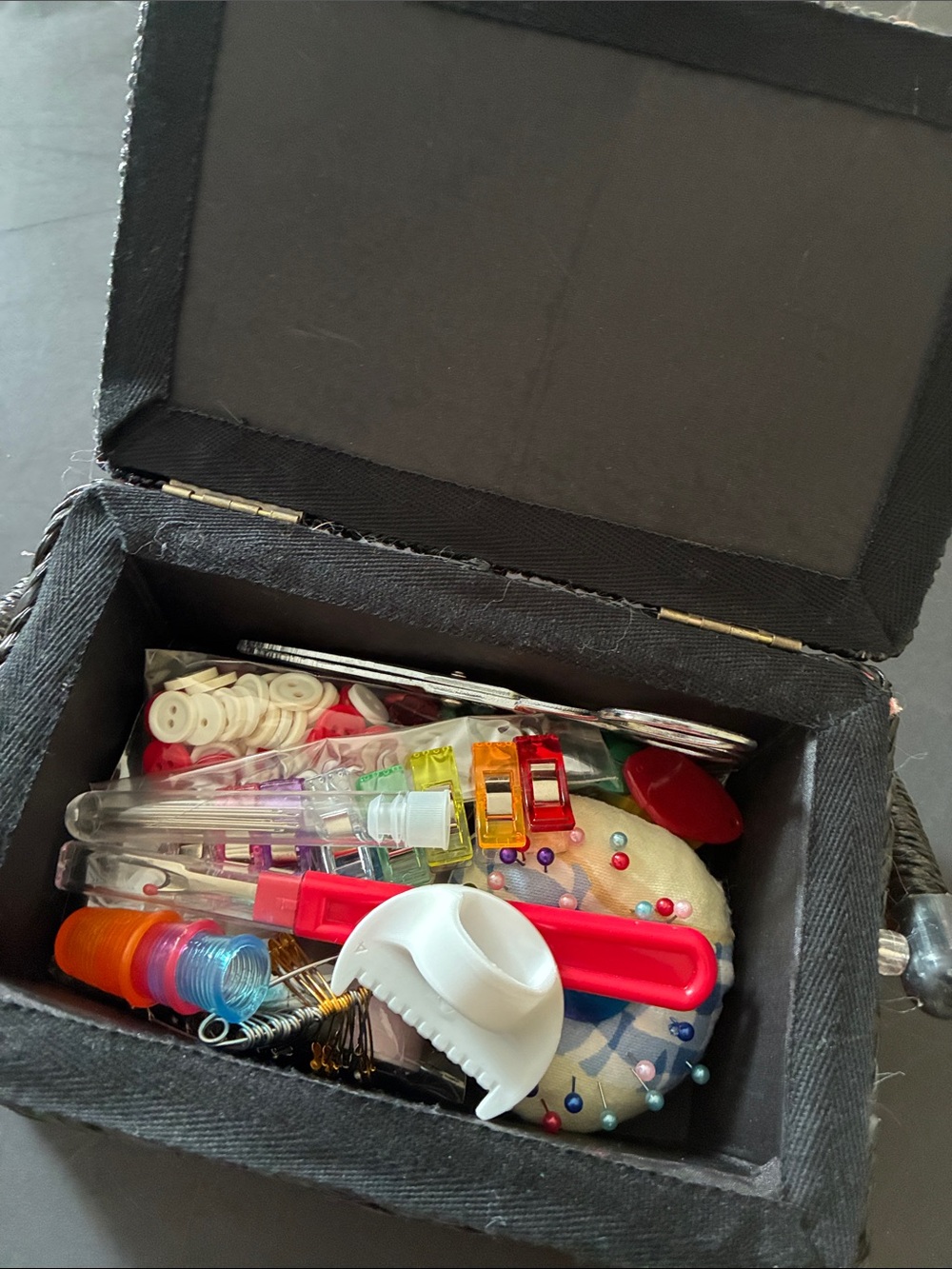 Mini Sewing Box & Tools/Notions - Picture 12 of 16
